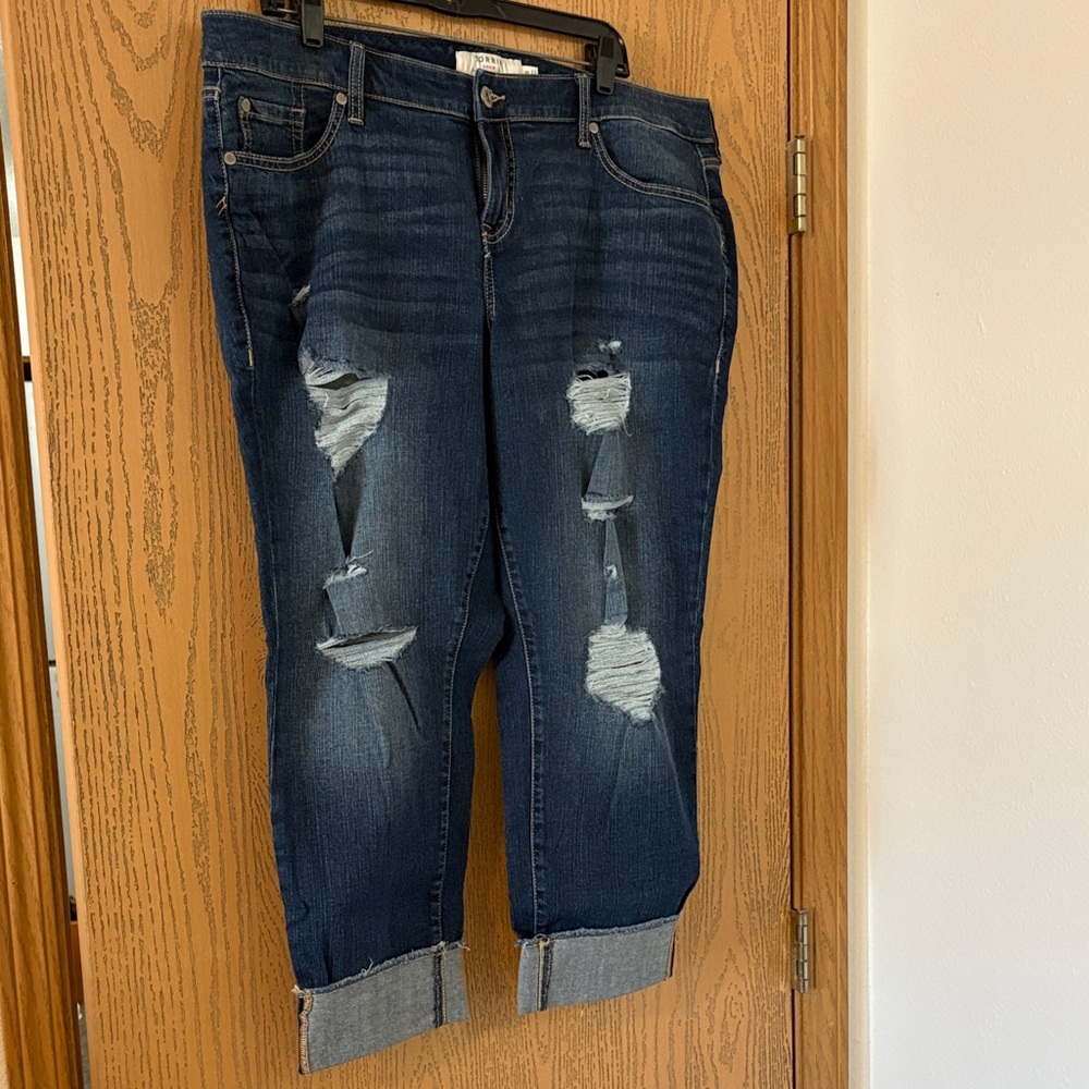 Torrid Boyfriend Crop Ripped Ankle Jeans